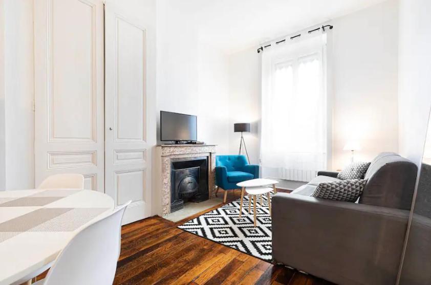 Appartement 2 Pieces Jean Mace Et Stationnement Lyon Luaran gambar
