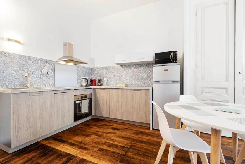 Appartement 2 Pieces Jean Mace Et Stationnement Lyon Luaran gambar